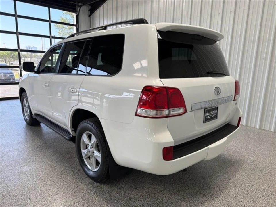 2011 Toyota J200 Land Cruiser - Image 2 of 31
