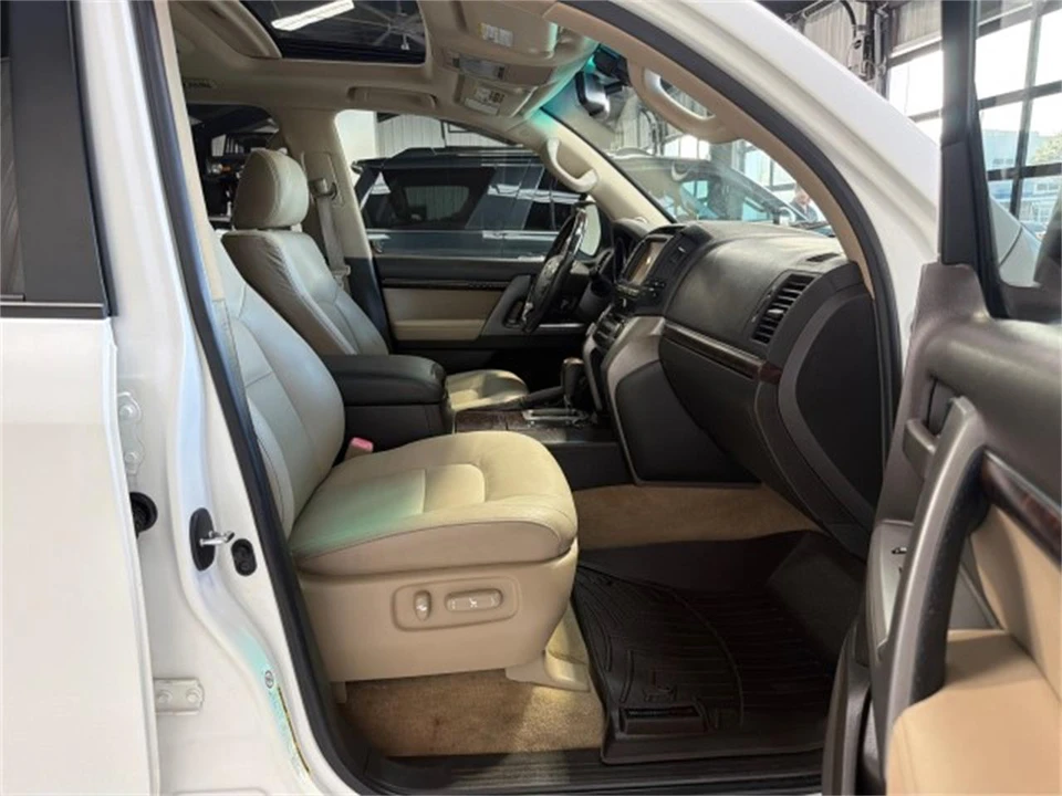 2011 Toyota J200 Land Cruiser - Image 12 of 31