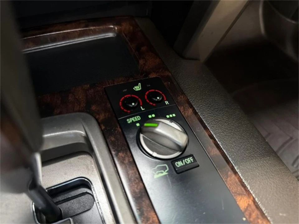 2011 Toyota J200 Land Cruiser - Image 29 of 31