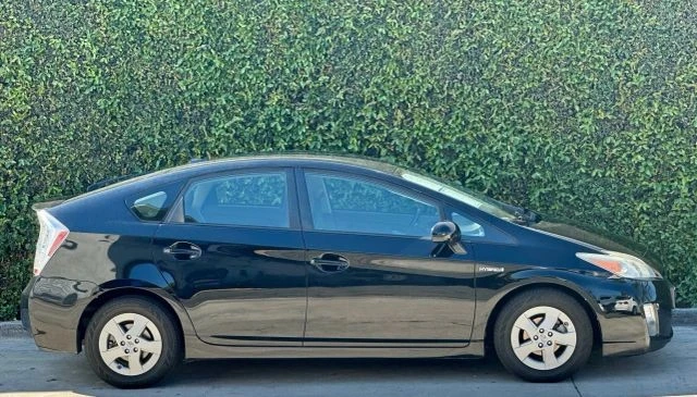 2011 Toyota Prius 3rd Gen - Image 5 of 21
