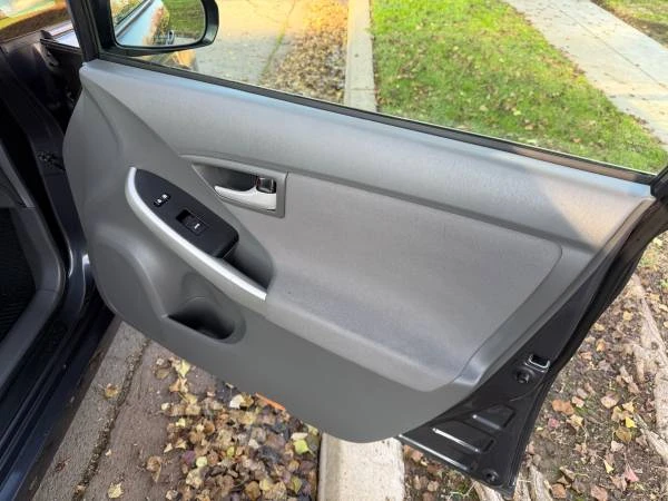 2011 Toyota Prius 3rd Gen - Image 11 of 18