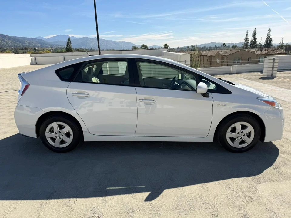 2011 Toyota Prius 3rd Gen - Image 6 of 21