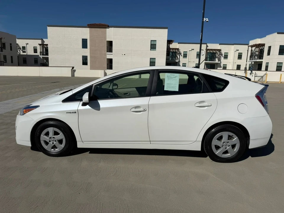 2011 Toyota Prius 3rd Gen - Image 2 of 21