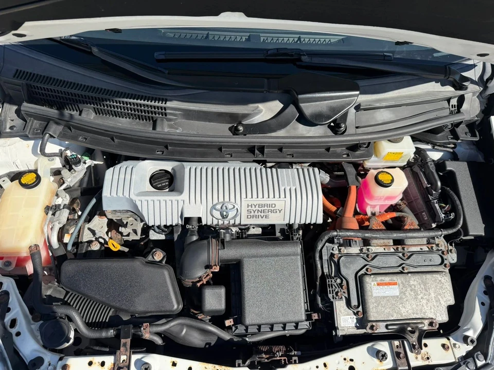 2011 Toyota Prius 3rd Gen - Image 19 of 21