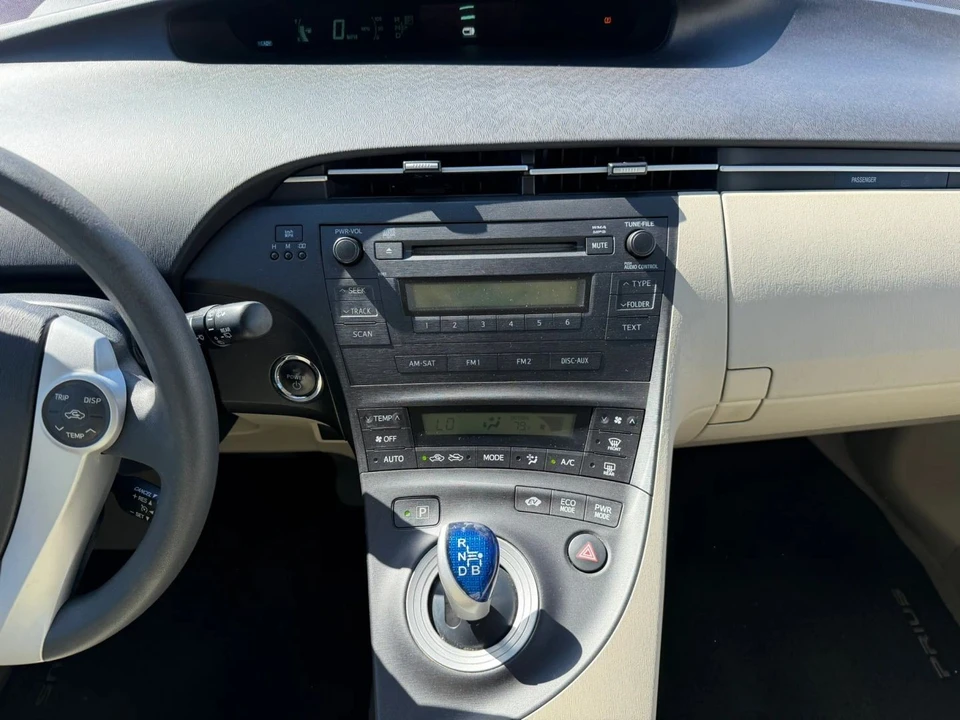 2011 Toyota Prius 3rd Gen - Image 13 of 21