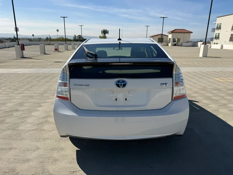2011 Toyota Prius 3rd Gen - Image 4 of 21