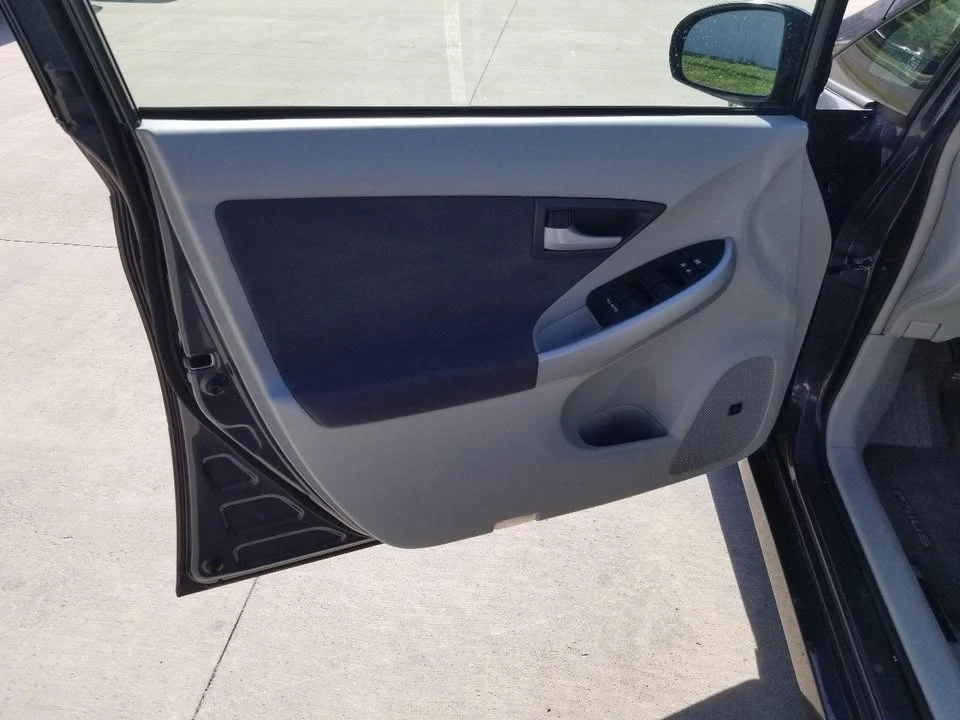 2011 Toyota Prius 3rd Gen - Image 13 of 20