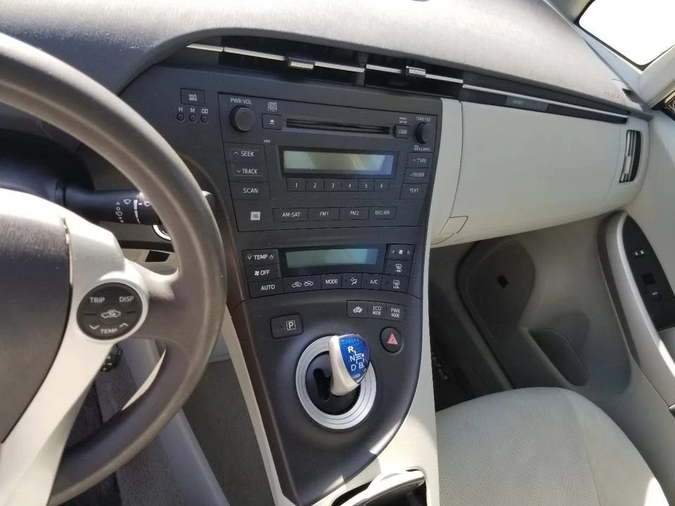 2011 Toyota Prius 3rd Gen - Image 15 of 20