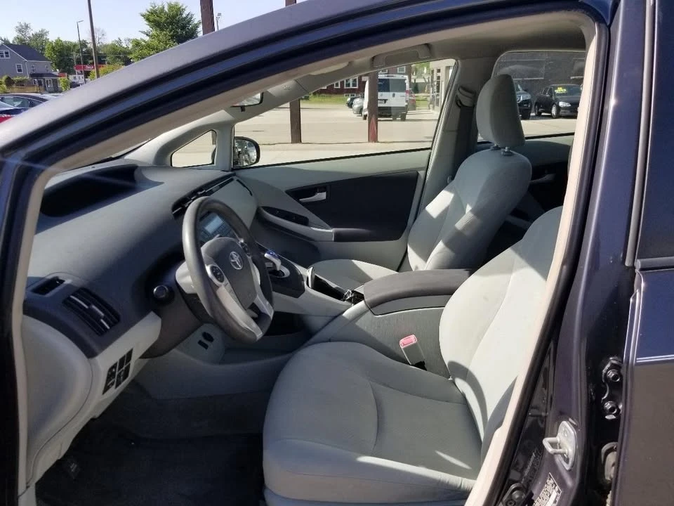 2011 Toyota Prius 3rd Gen - Image 17 of 20