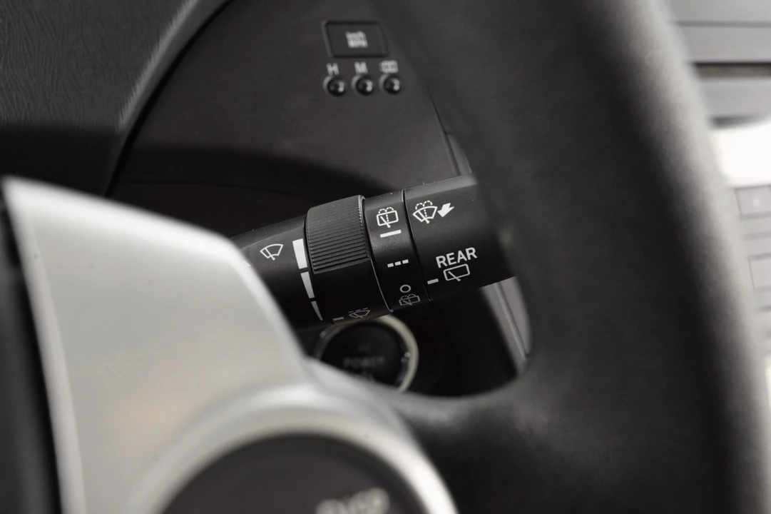 2011 Toyota Prius 3rd Gen - Image 13 of 21