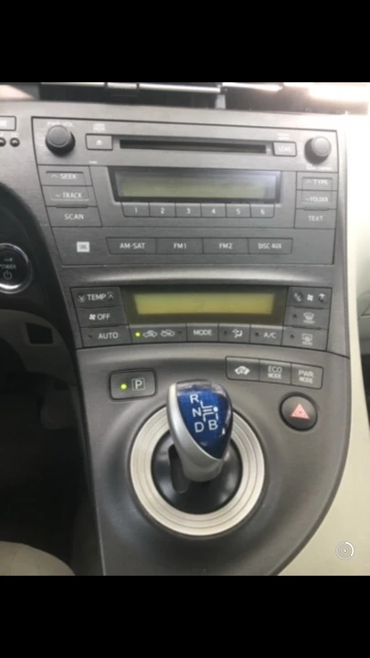 2011 Toyota Prius 3rd Gen - Image 5 of 10