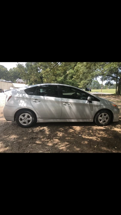2011 Toyota Prius 3rd Gen - Image 2 of 10