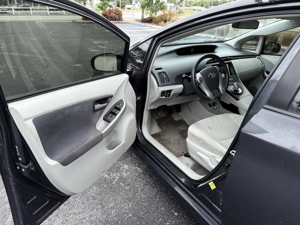 2011 Toyota Prius 3rd Gen - Image 13 of 17