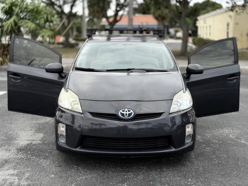2011 Toyota Prius 3rd Gen - Image 2 of 17