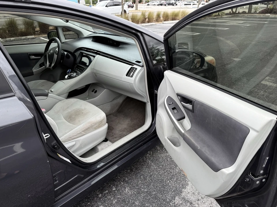 2011 Toyota Prius 3rd Gen - Image 15 of 17