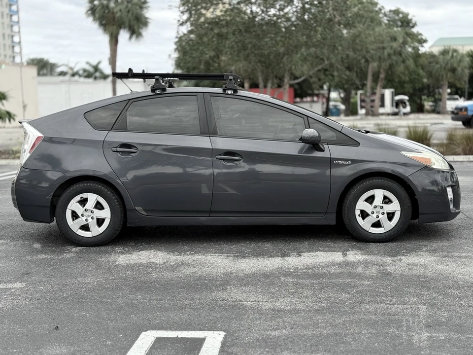 2011 Toyota Prius 3rd Gen - Image 4 of 17