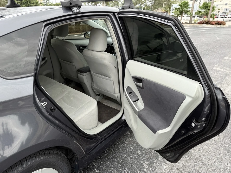 2011 Toyota Prius 3rd Gen - Image 9 of 17