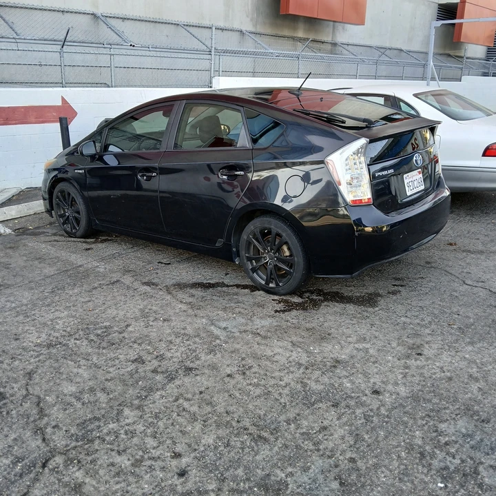 2011 Toyota Prius 3rd Gen - Image 2 of 20