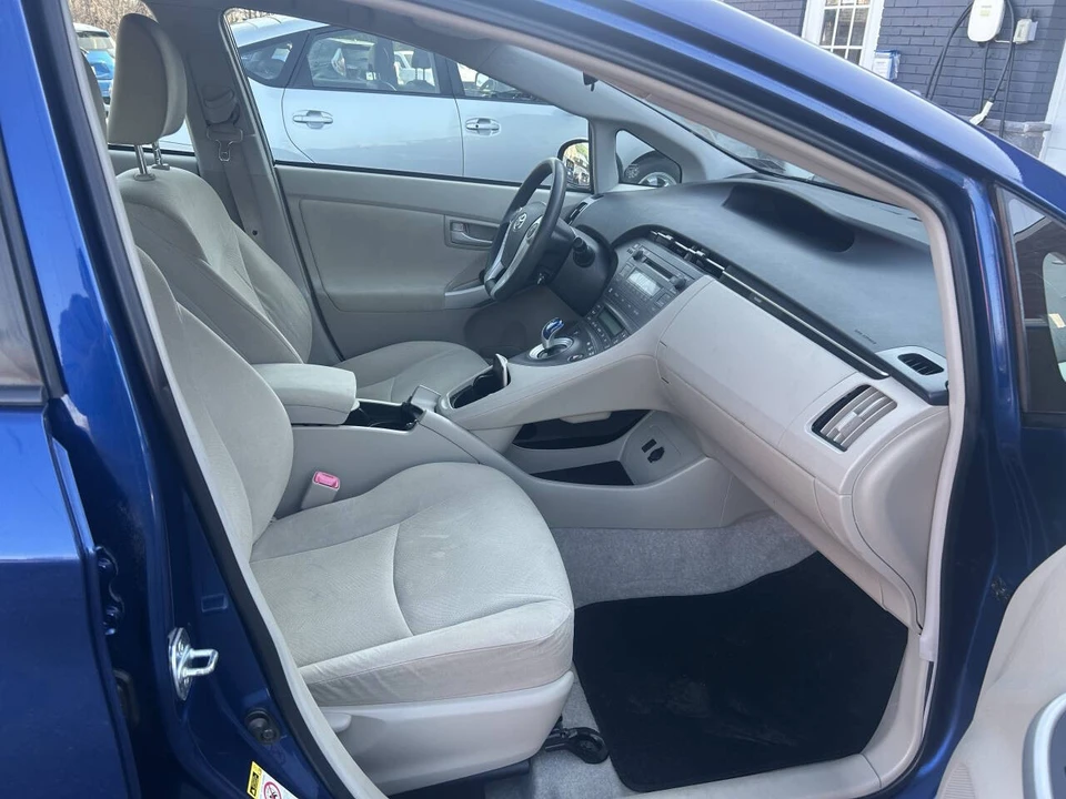 2011 Toyota Prius 3rd Gen - Image 13 of 21
