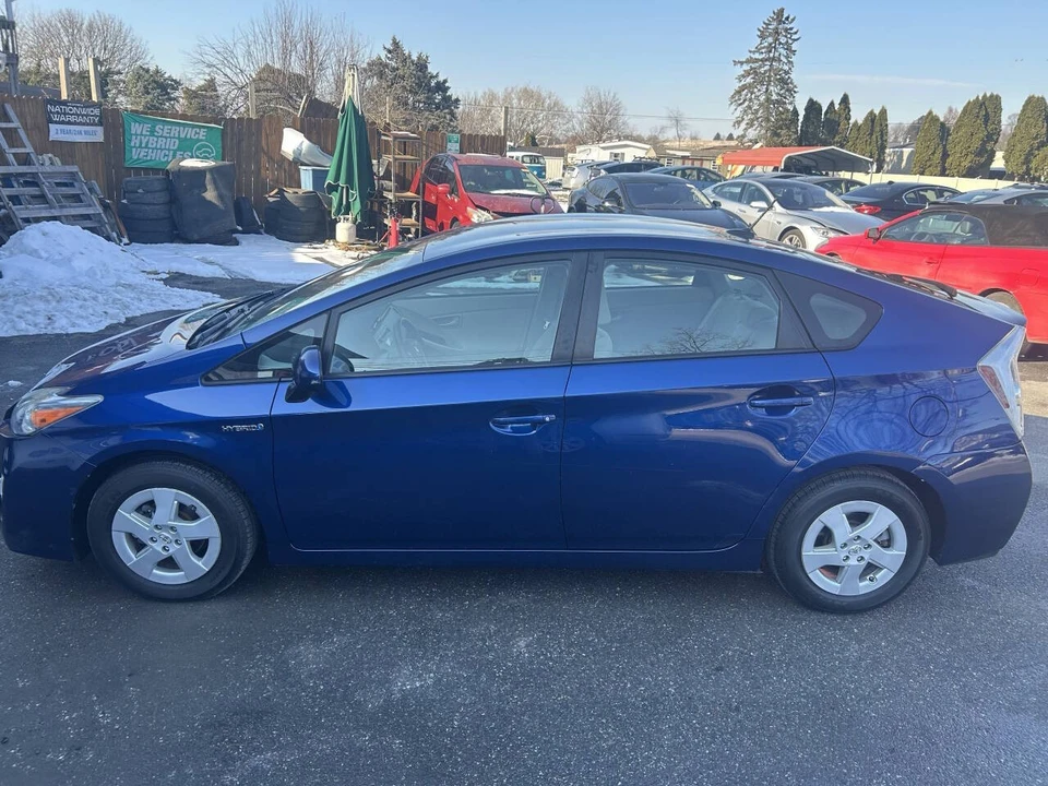 2011 Toyota Prius 3rd Gen - Image 8 of 21