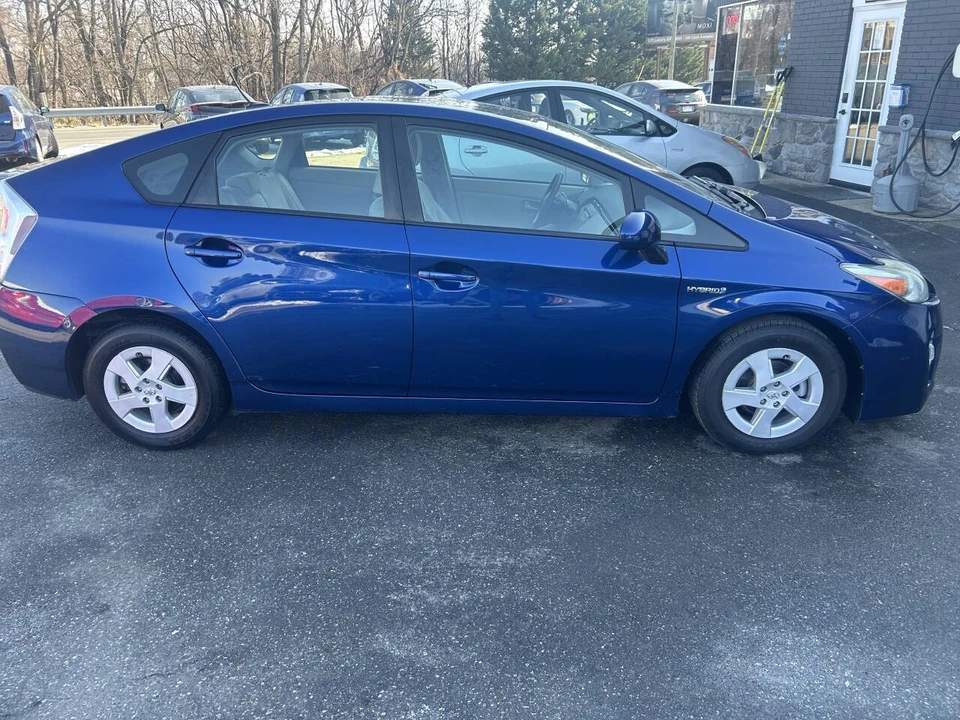 2011 Toyota Prius 3rd Gen - Image 4 of 21