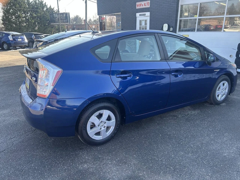 2011 Toyota Prius 3rd Gen - Image 5 of 21