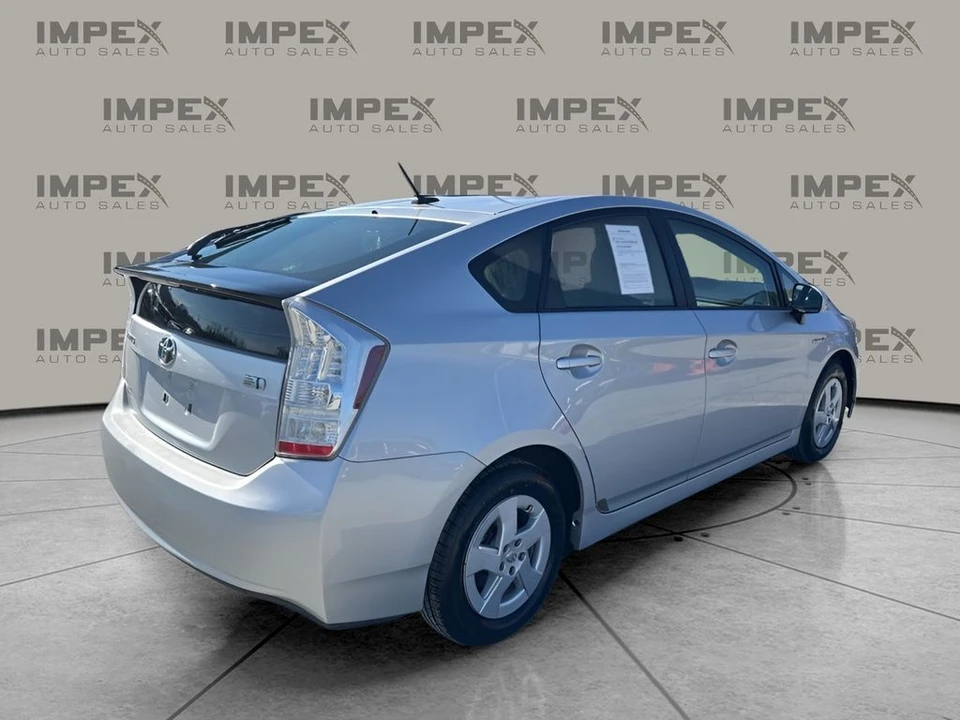 2011 Toyota Prius 3rd Gen - Image 5 of 12