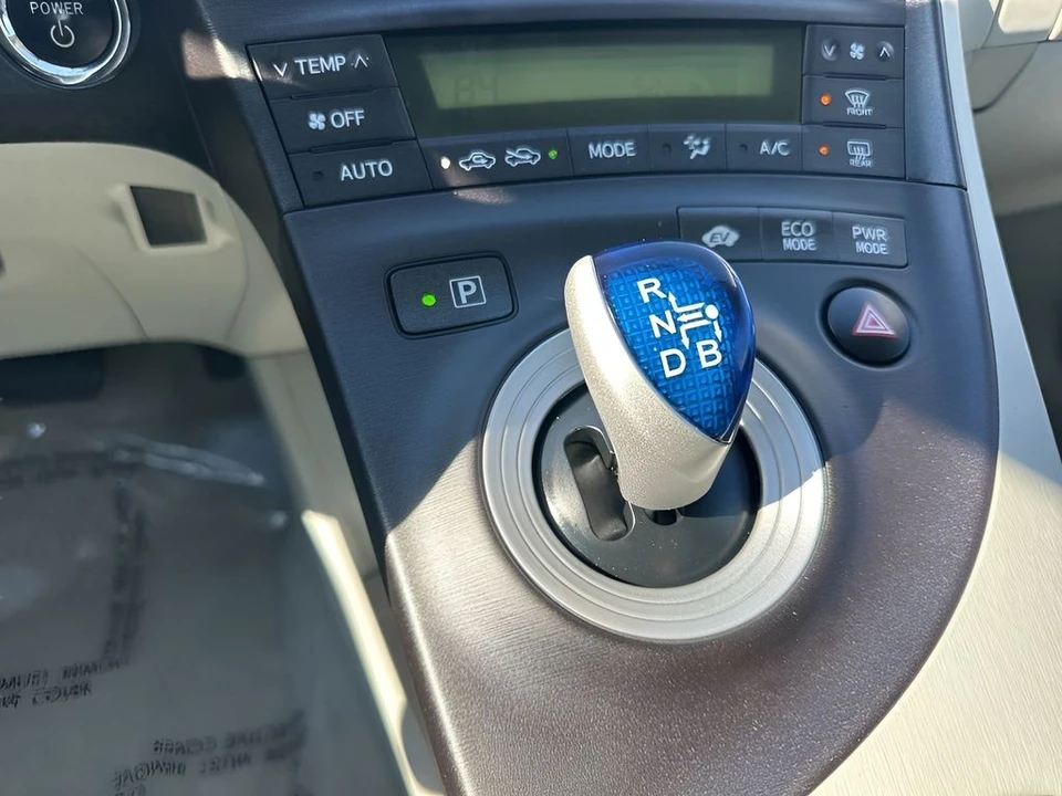 2011 Toyota Prius 3rd Gen - Image 15 of 21