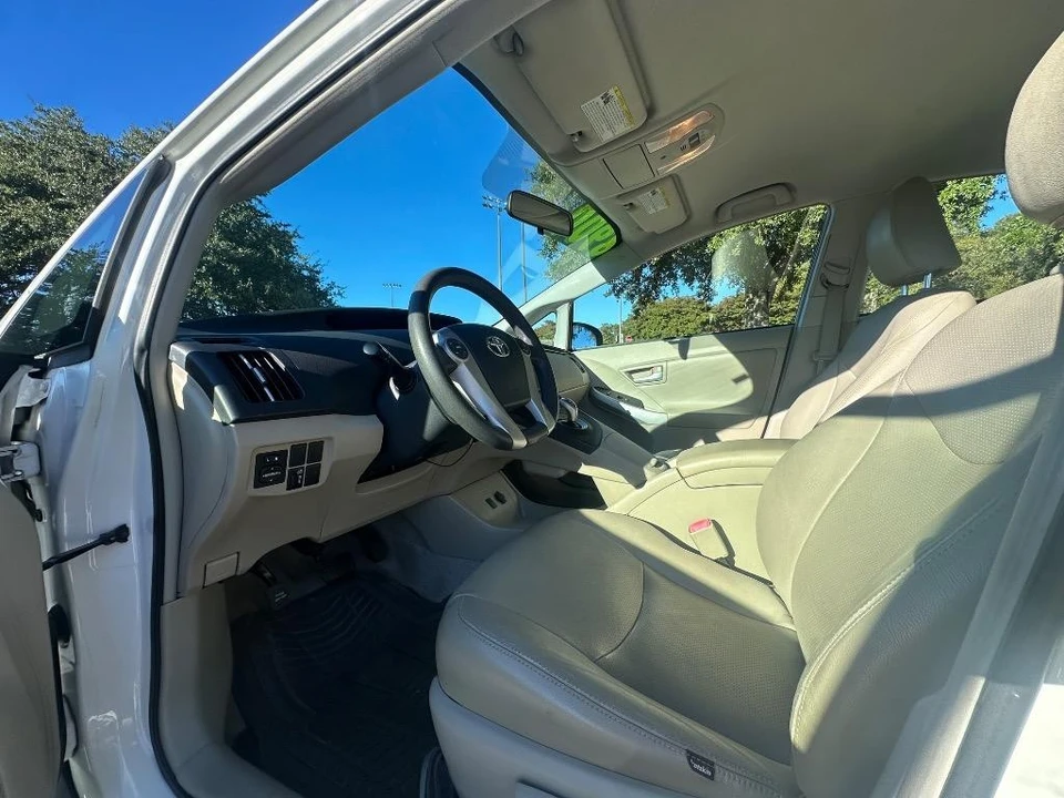 2011 Toyota Prius 3rd Gen - Image 5 of 21