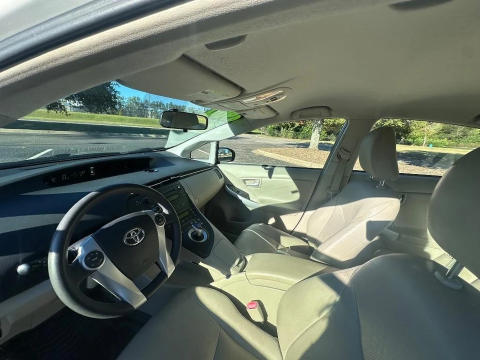 2011 Toyota Prius 3rd Gen - Image 7 of 21