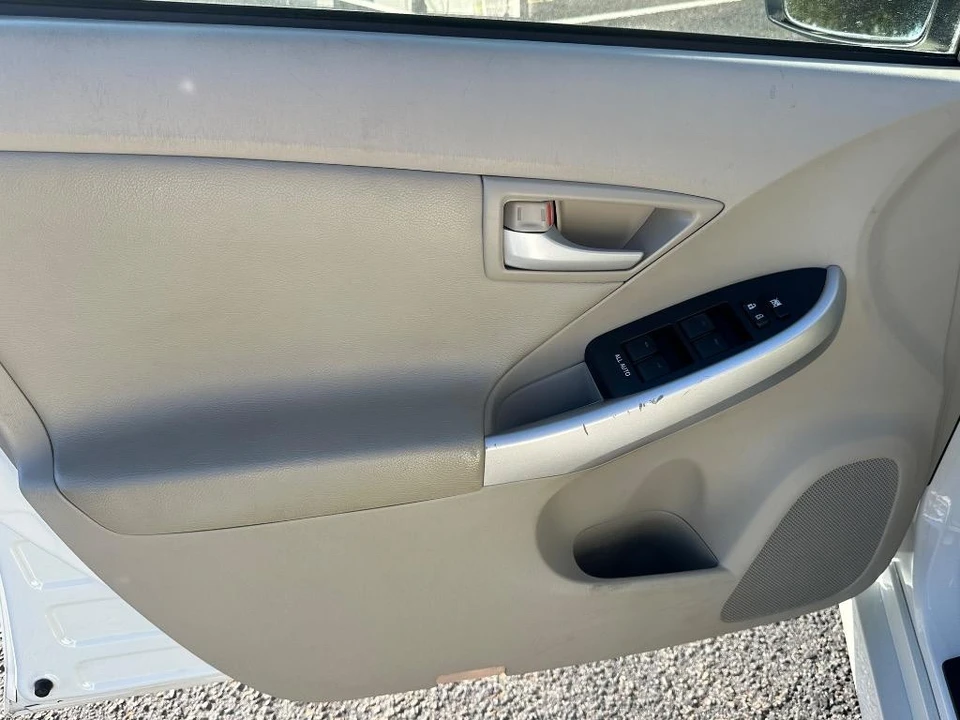 2011 Toyota Prius 3rd Gen - Image 4 of 21