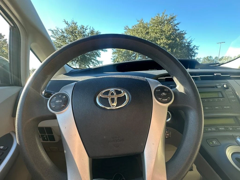 2011 Toyota Prius 3rd Gen - Image 9 of 21