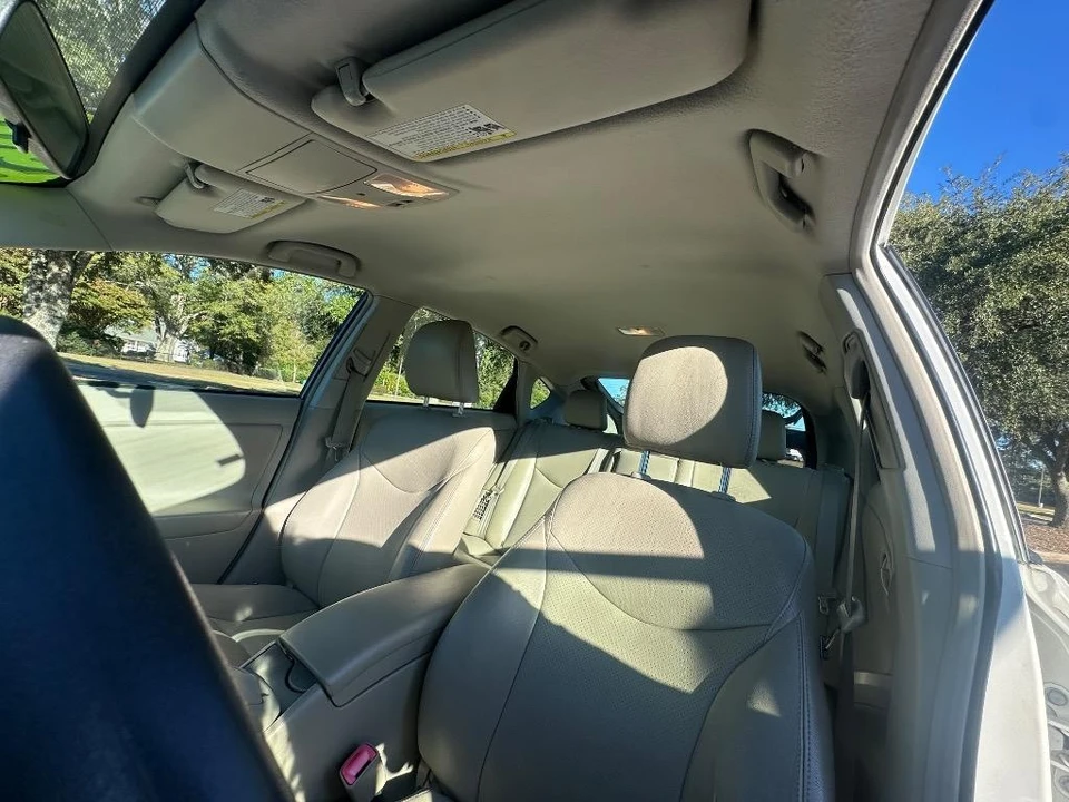 2011 Toyota Prius 3rd Gen - Image 8 of 21