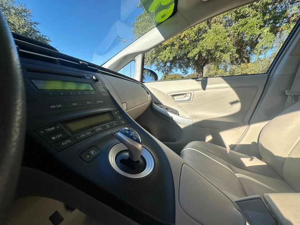 2011 Toyota Prius 3rd Gen - Image 13 of 21