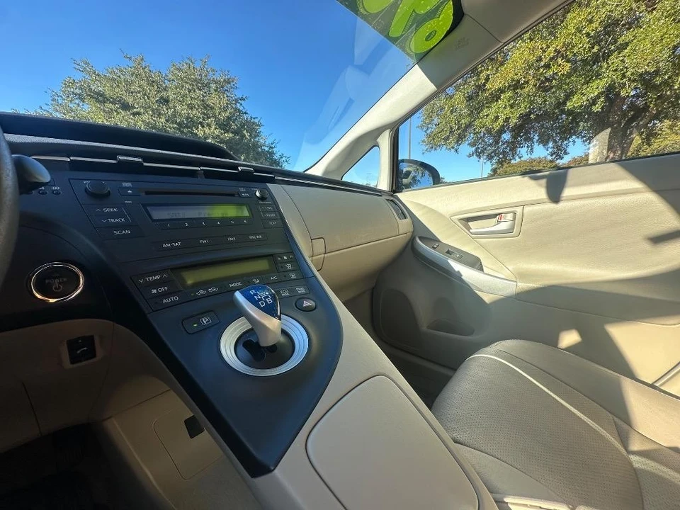 2011 Toyota Prius 3rd Gen - Image 14 of 21