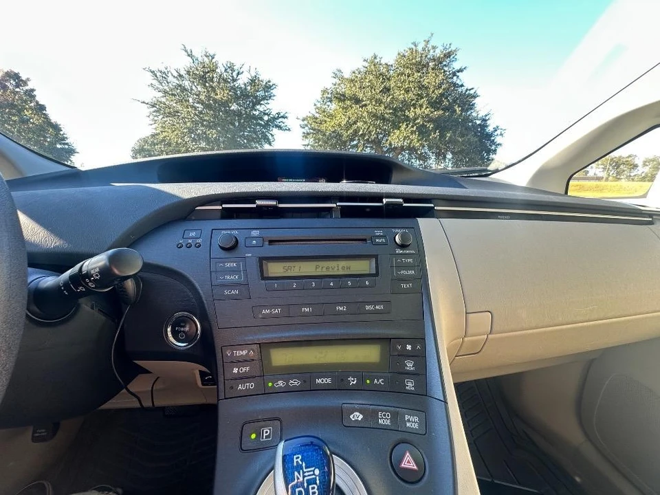 2011 Toyota Prius 3rd Gen - Image 11 of 21