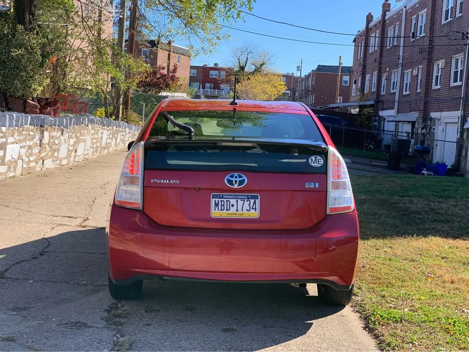 2011 Toyota Prius 3rd Gen - Image 5 of 10