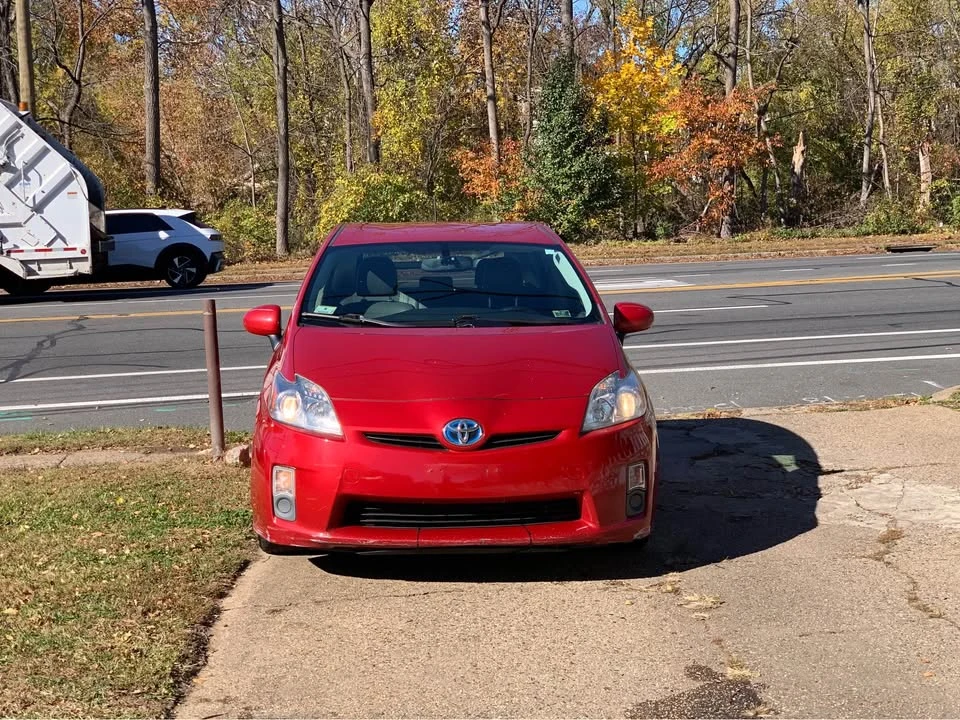2011 Toyota Prius 3rd Gen - Image 2 of 10
