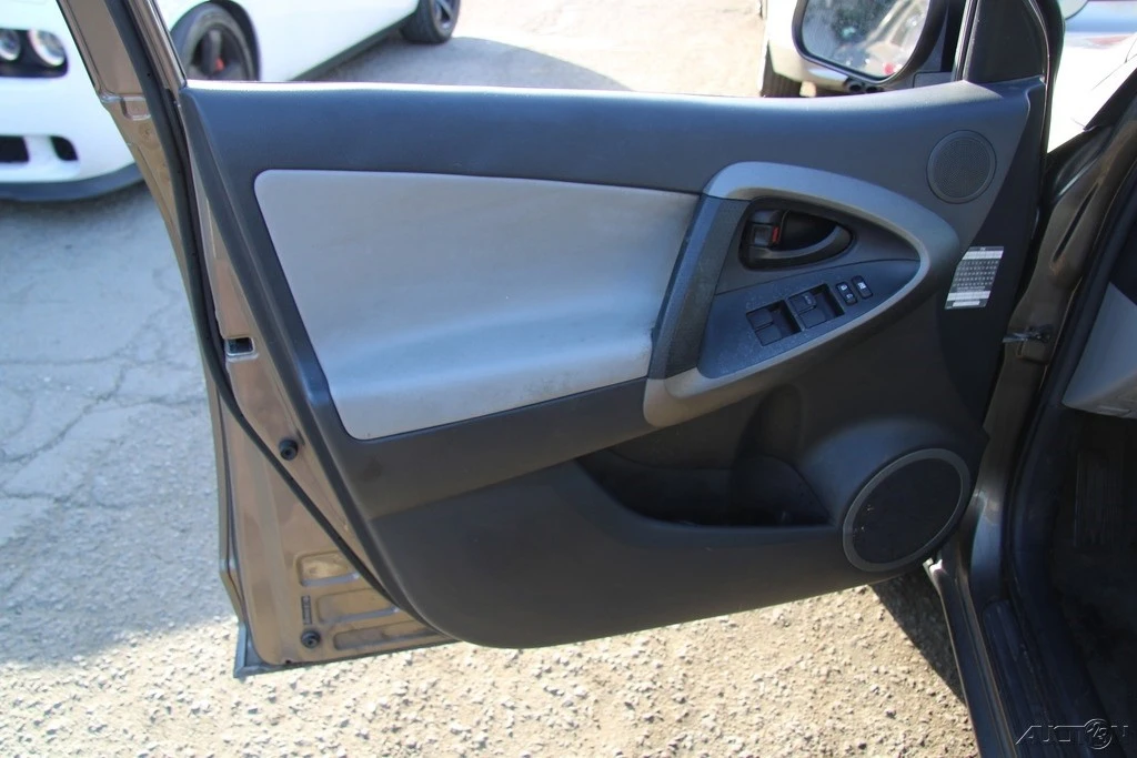 2011 Toyota RAV4 3rd Gen - Image 11 of 21