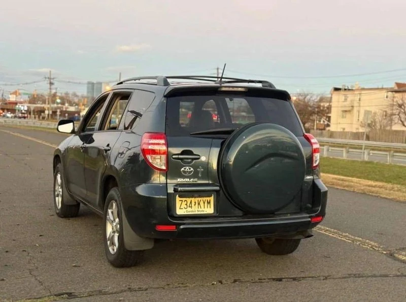 2011 Toyota RAV4 3rd Gen - Image 4 of 12
