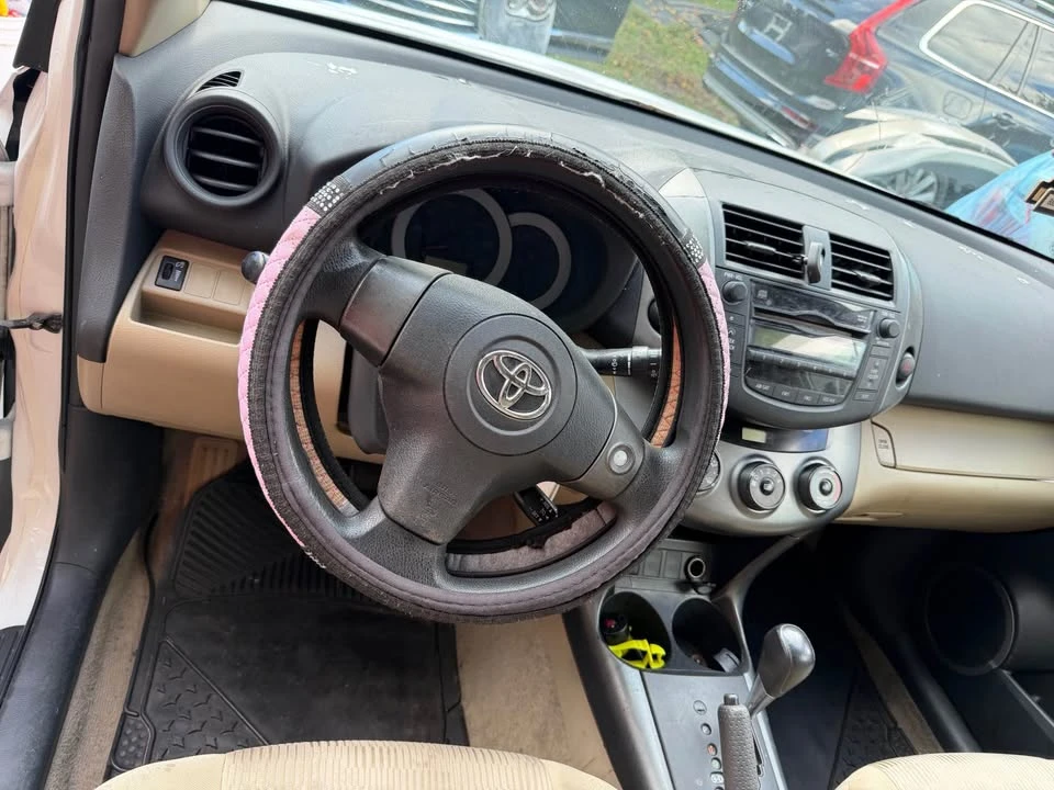 2011 Toyota RAV4 3rd Gen - Image 6 of 12