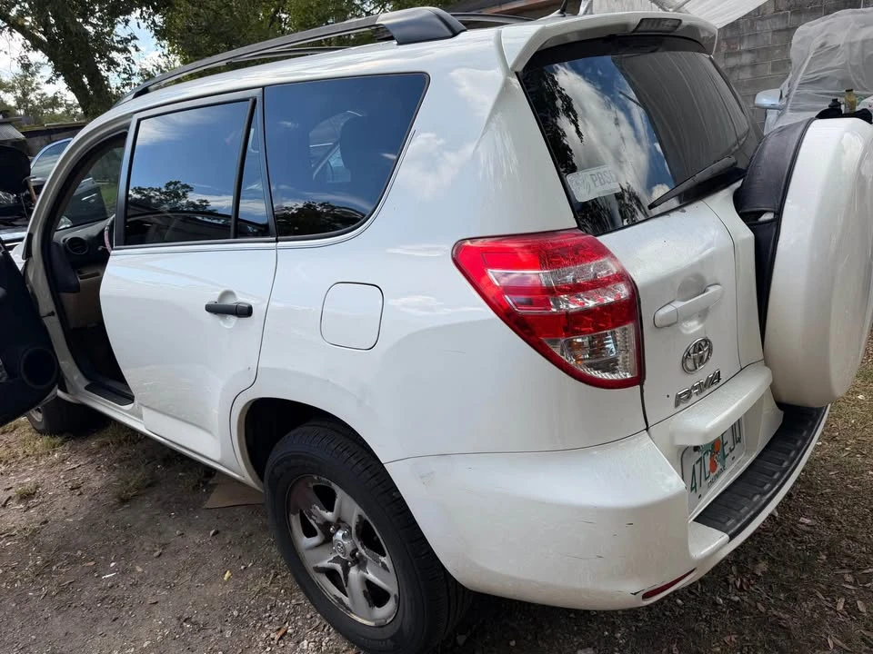 2011 Toyota RAV4 3rd Gen - Image 9 of 12