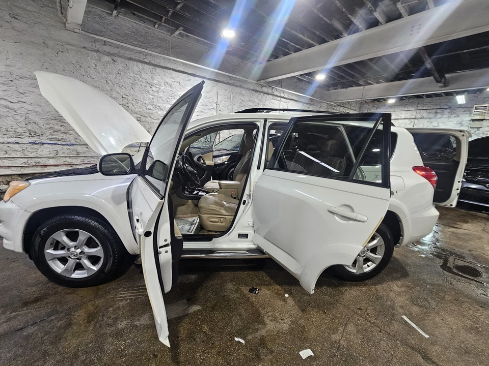 2011 Toyota RAV4 3rd Gen - Image 3 of 21
