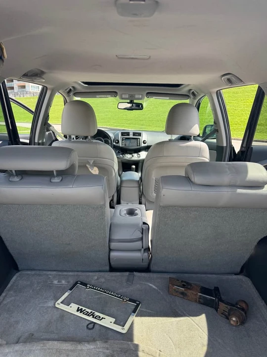 2011 Toyota RAV4 3rd Gen - Image 8 of 12