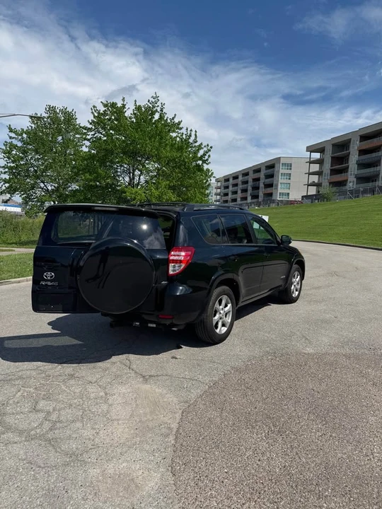 2011 Toyota RAV4 3rd Gen - Image 4 of 12