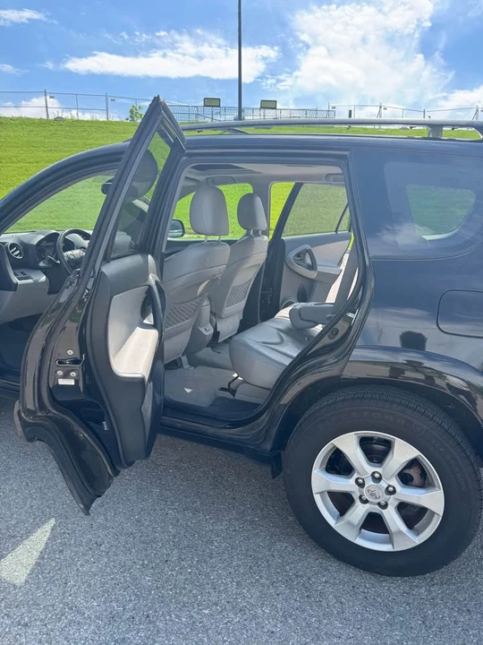 2011 Toyota RAV4 3rd Gen - Image 7 of 12