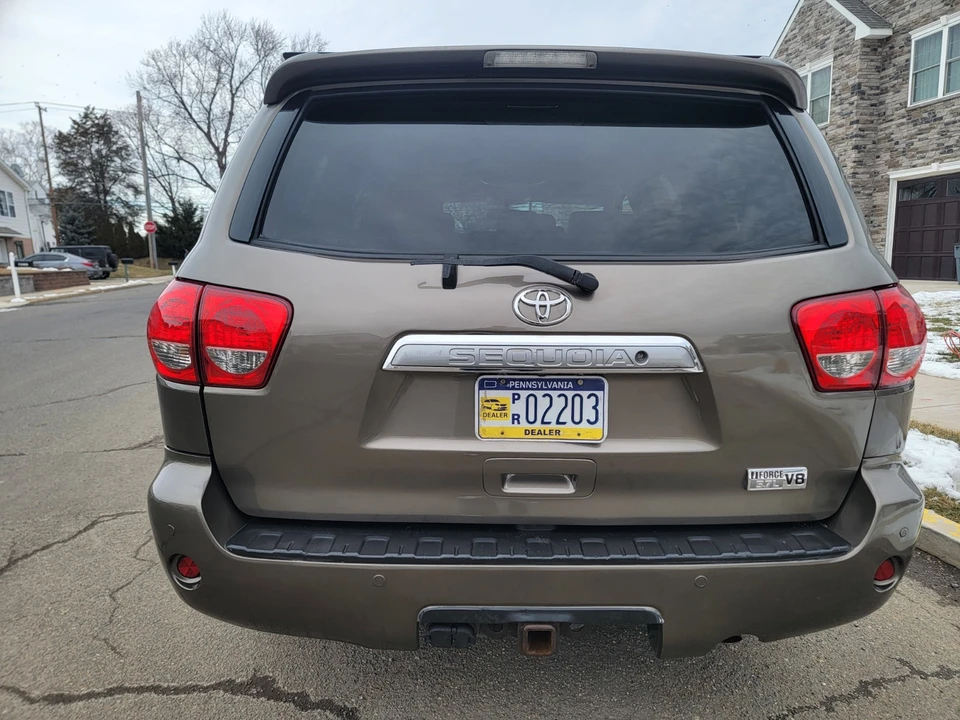 2011 Toyota Sequoia 2nd Gen - Image 13 of 20