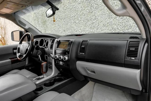 2011 Toyota Sequoia 2nd Gen - Image 15 of 21