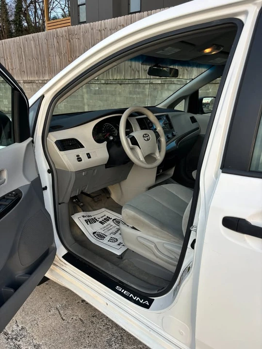2011 Toyota Sienna 3rd Gen - Image 8 of 17