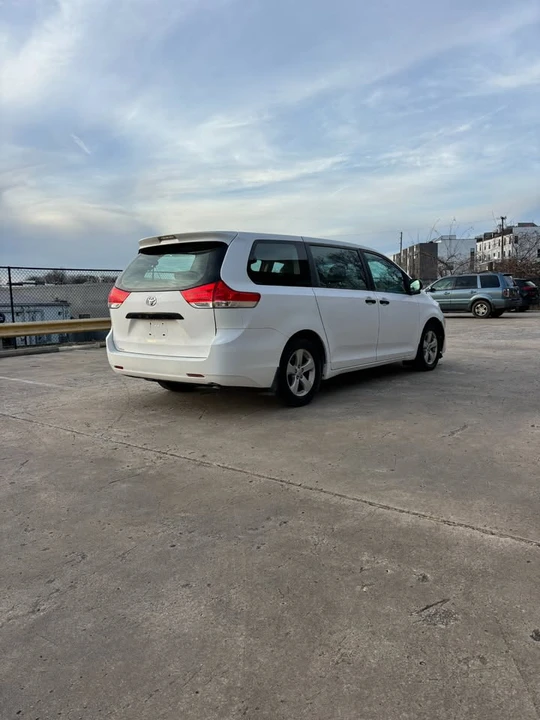 2011 Toyota Sienna 3rd Gen - Image 6 of 17